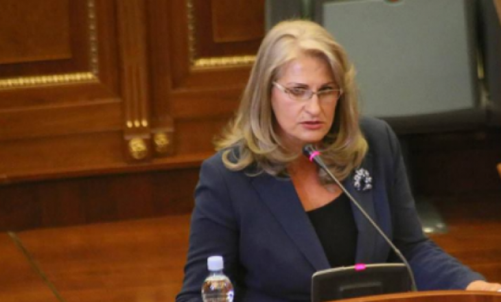 Deputetja e AAK-së: Mustafa bashkë me Thaçin do ta hiqnin taksën për të biseduar me Serbinë