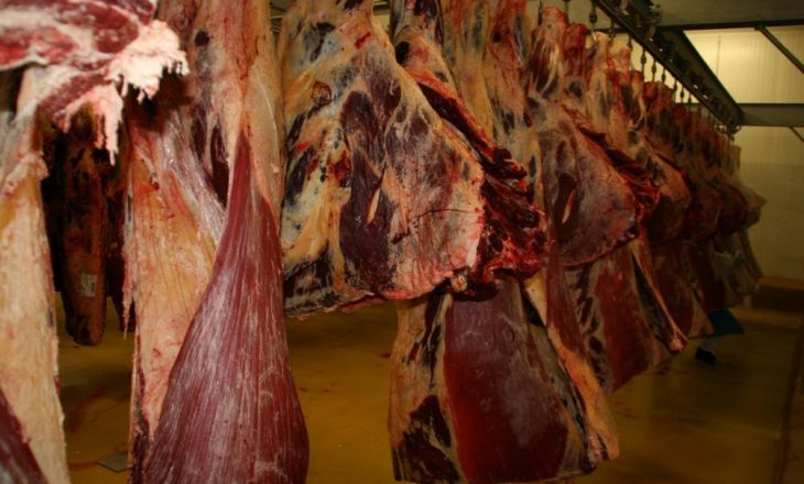 Asgjësohen 52 ton mish nga Brazili që ishte nisur për në Kosovë