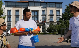 Shikojeni “Scary B” nga “Schengen Visa”