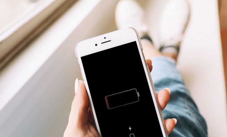 Mësoni si të karikoni celularin pa karikues