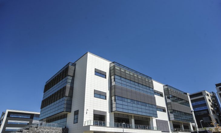 Dëshmitari i mbrojtur i njohur për avokatët e mbi 20 të akuzuarëve