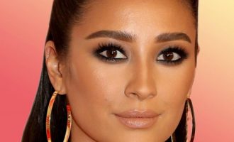 Mësoni teknikën më të mirë për të lyer sytë me hije për vetëm 10 minuta