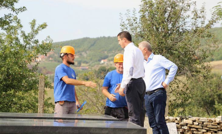 Ministri Gashi ka inspektuar punimet në renovimin e Kullës së Azem Galicës