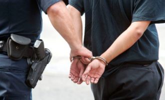 Arrestohet një 19-vjeçar nga Drenasi, dyshohet se vodhi në dy xhami të Malishevës