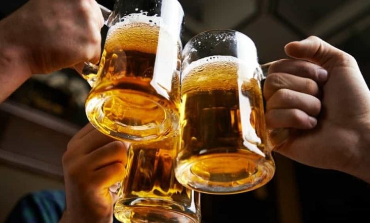 Përse shkencëtarët po insistojnë që personat me diabet të pinë birra çdo ditë
