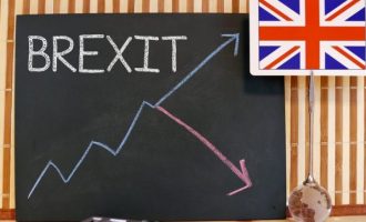 Ekonomia britanike po paguan çmimin e lartë të kaosit politik