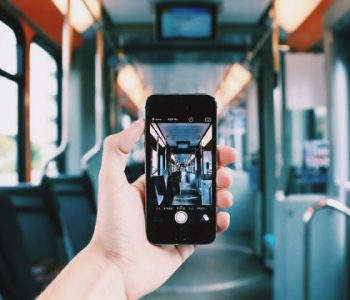 I buzëqeshim vetëm celularit