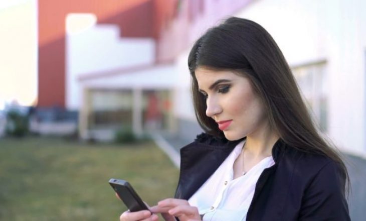 Telefonat po na plakin: “Fytyra Smartphone” ndodh vërtet dhe s’ka të bëjë aspak me rrezet