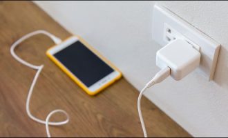 Mos ia huazoni askujt mbushësin e telefonit, këto janë arsyet