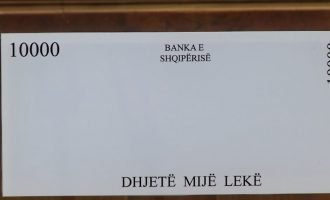 Ekspertët komentojnë prerjen e re 10 mijë lekëshe