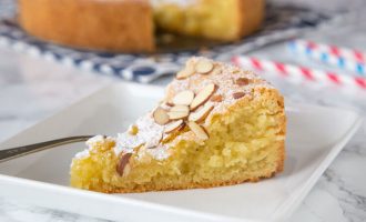 Receta më e thjeshtë e kekut me bajame