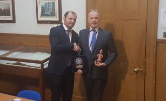 Murtezaj viziton Agjencinë e të Hyrave dhe Doganës në Angli