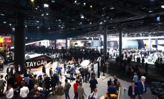 Panairi i veturave në Frankfurt hapet për publikun