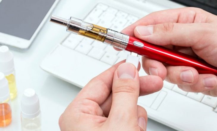 Trump kërkon ndalimin e shijeve të cigareve elektronike