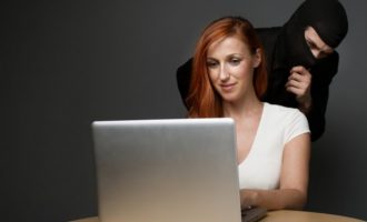 Google gjurmon përdoruesit përmes faqeve të fshehura në internet