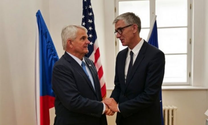 Ambasadori amerikan në Çeki rikonfirmon mbështetjen për Kosovën e pavarur