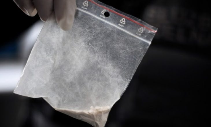 Kokainë e armë, arrestohet në Pejë