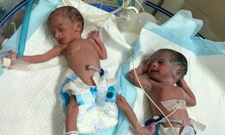 Prindërit më të ‘vjetër’ në botë – pas 60 vjetësh pritje lindin dy vajza binjake