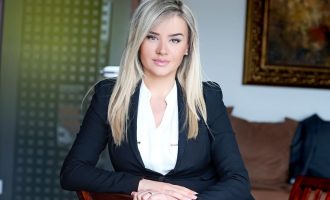 Ministrja Haradinaj: Drejtësia ta godasë me çekanin më të fortë dorasin që vrau gruan 34-vjeçare