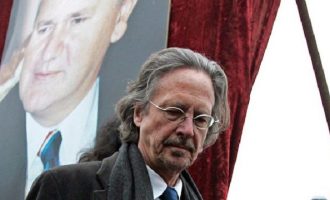 “Na falni që ju prekëm plagët”- Fjalimi prekës i poetit shqiptar kundër shkrimtarit Handke