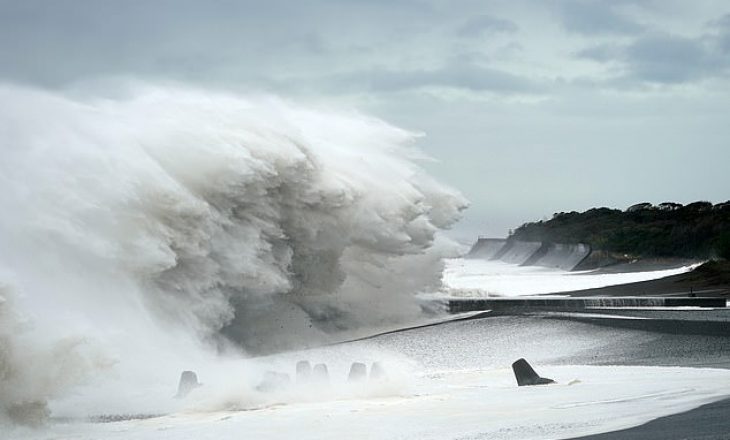 Pas tajfunit – Japonia goditet edhe nga tërmeti i fuqishëm
