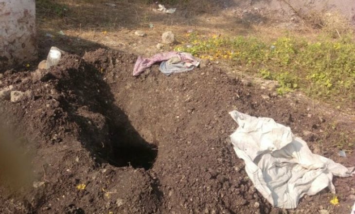Moment i frikshëm – e përgatitën ta varrosnin, 70 vjeçarja ngritet nga varri