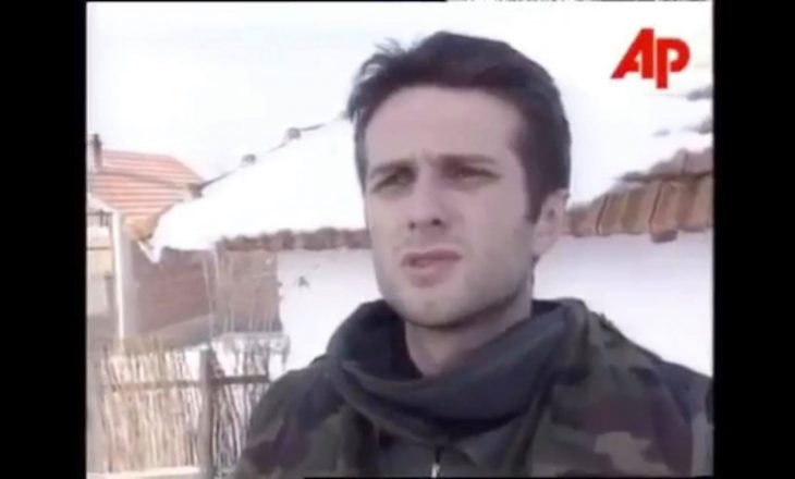 Video e rrallë, Valon Murati nga fronti i luftës në vitin 1998