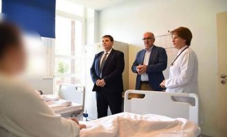 Drejtori i SHSKUK-së tregon se kur do të dalin nga Klinika Infektive zyrtarët e KQZ-së