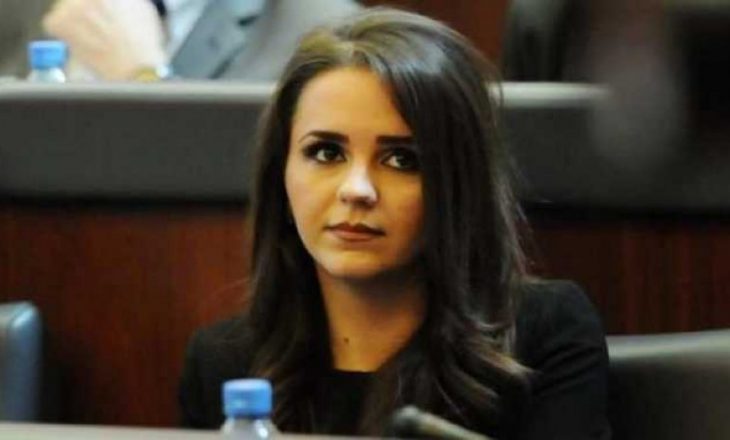 Teuta Rugova ‘harron’ politikën, shijon jetën private