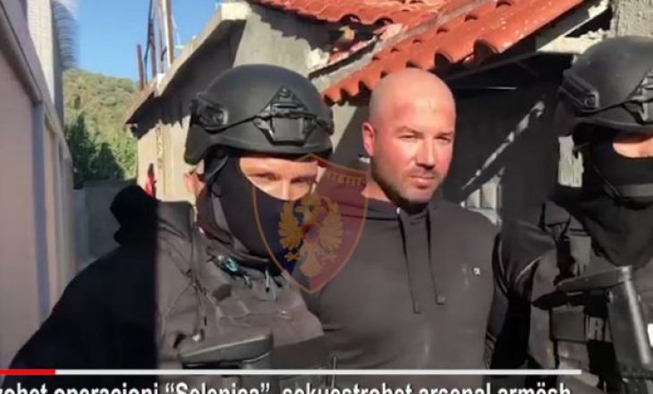 Dalin pamjet – Tentoi t’i ikte policisë, si u arrestua i rrezikshmi në Selenicë