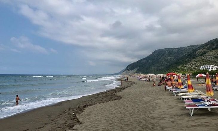 Turistët “shokohen” nga ajo çfarë nxjerr deti shqiptar