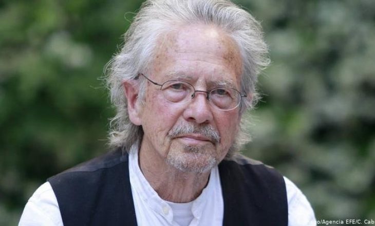 Peticion për tërheqjen e çmimit “Nobel” për Peter Handke