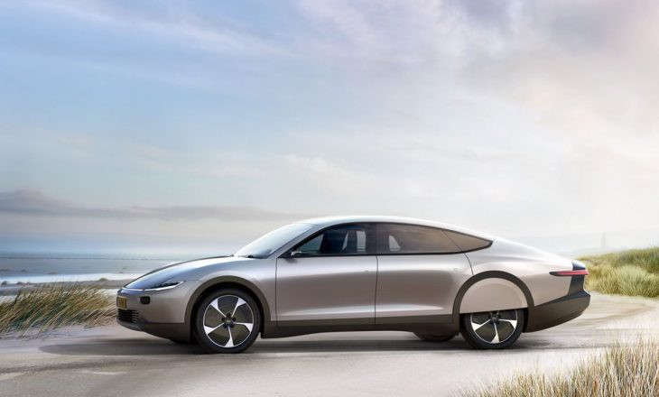 Del vetura e parë që funksionon me energji diellore