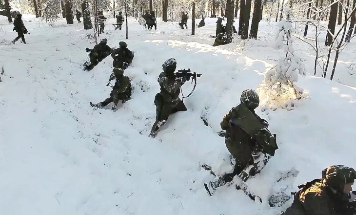 NATO blen uniforma të dimrit; Rusia porositë: Më mirë blini libra të historisë