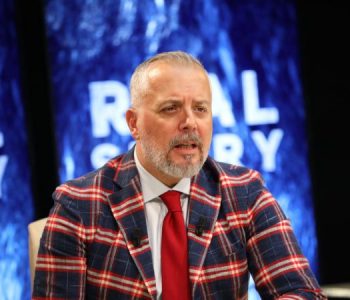 Të gjithë bashkë në një makinë