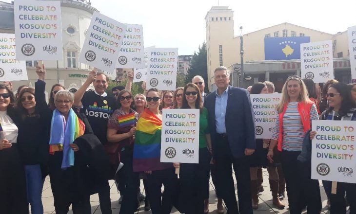 Fillon Parada e Krenarisë me moton “Për kon t’rreh zemra”