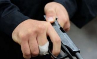 Podujevë: Plagos dy persona dhe gjuan në drejtim të njësisë speciale dhe arratiset