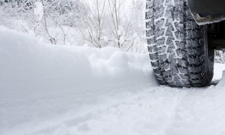 Nëse i keni vendosur gomat e dimrit, s’jeni të obliguar të keni zinxhirë në veturë