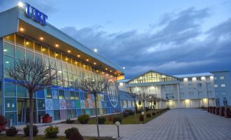 NJOFTIM: Nesër, UBT dhe Instituti Suedez-Kosovar do të mbajnë konferencën “30-vjetori i Rënies së Sistemit Komunist”