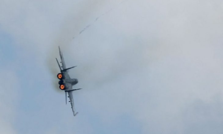 Krenarinë e Rusisë MIG-29 e rrëzojnë zogjtë