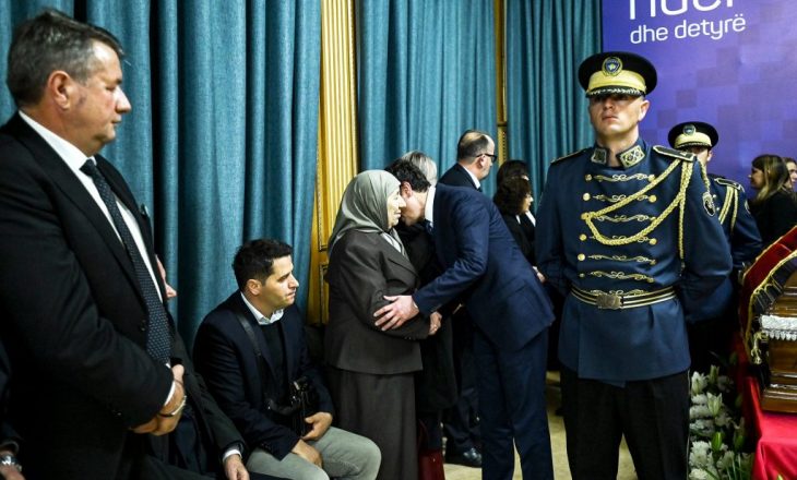Kurti bën homazhe për Afrim Zhitia, Fahri e Bahri Fazliu dhe Agron ...