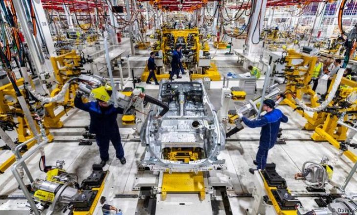 Daimler, kompania amë e veturave Mercedes, do të largojë nga puna 1,100 menaxherë