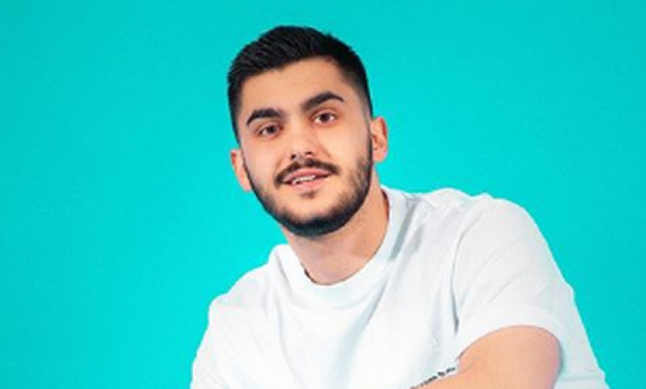 Butrint Imeri bën tatuazh personazhin e animuar, ishte filmi i preferuar i shumë djemve