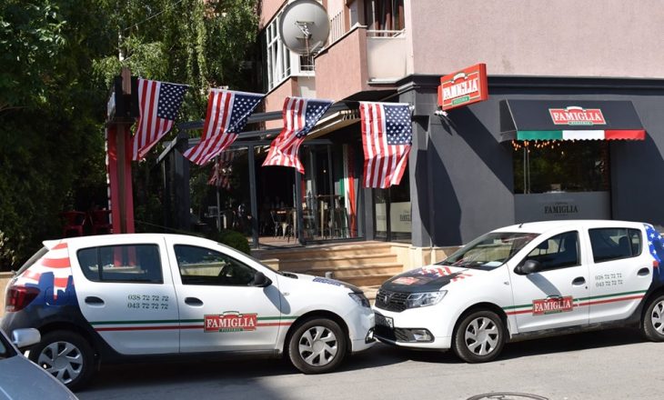 Famous Famiglia në përvjetorin e hapjes dhuron pica falas për familjet skamnore