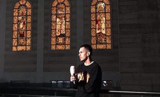 Ky është reperi nga Lipjani që po premton shumë! ‘Review’ hap dyert për artistët e rinj!