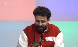 Ky është reagimi i Mc Kreshës, kur i lexon lajmet për ‘martesën’ e tij!