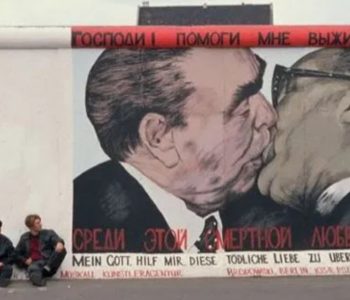 Shembja e Murit solli liri dhe shpresë – Por e tepruam duke iu përulur forcave të tregut