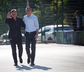 Migjen Kelmendi lartëson Kadri Veselin: Dramat e mëdha janë për njerëz të mëdhenj