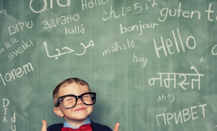 Si ndikon mësimi i dy gjuhëve të ndryshme te fëmijët