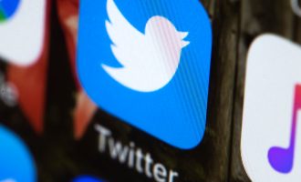 Twitter pezullon llogarinë e ekstremit të djathtë francez